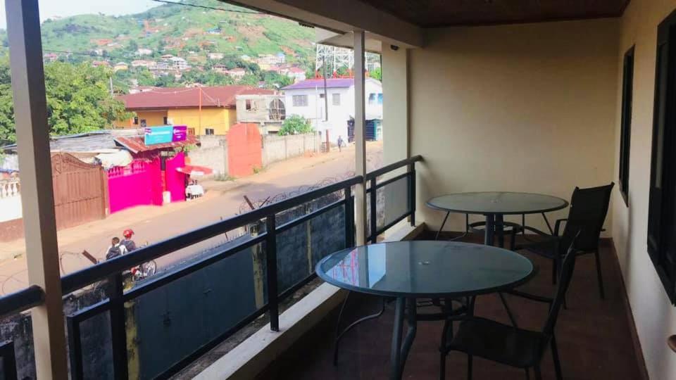 Zunox Guest House Freetown Exteriör bild