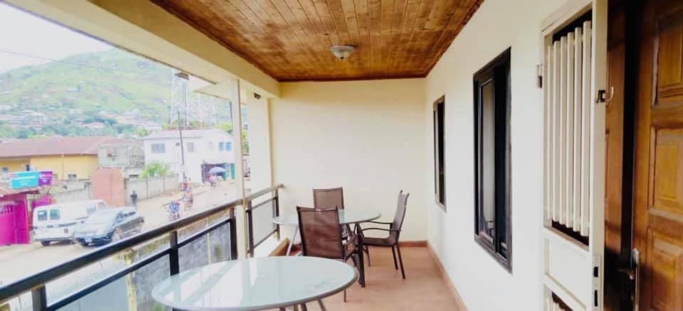 Zunox Guest House Freetown Exteriör bild