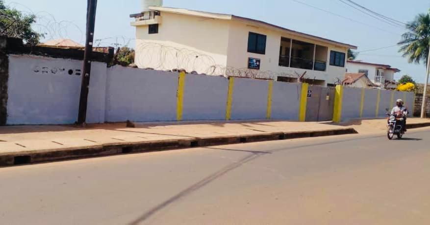 Zunox Guest House Freetown Exteriör bild