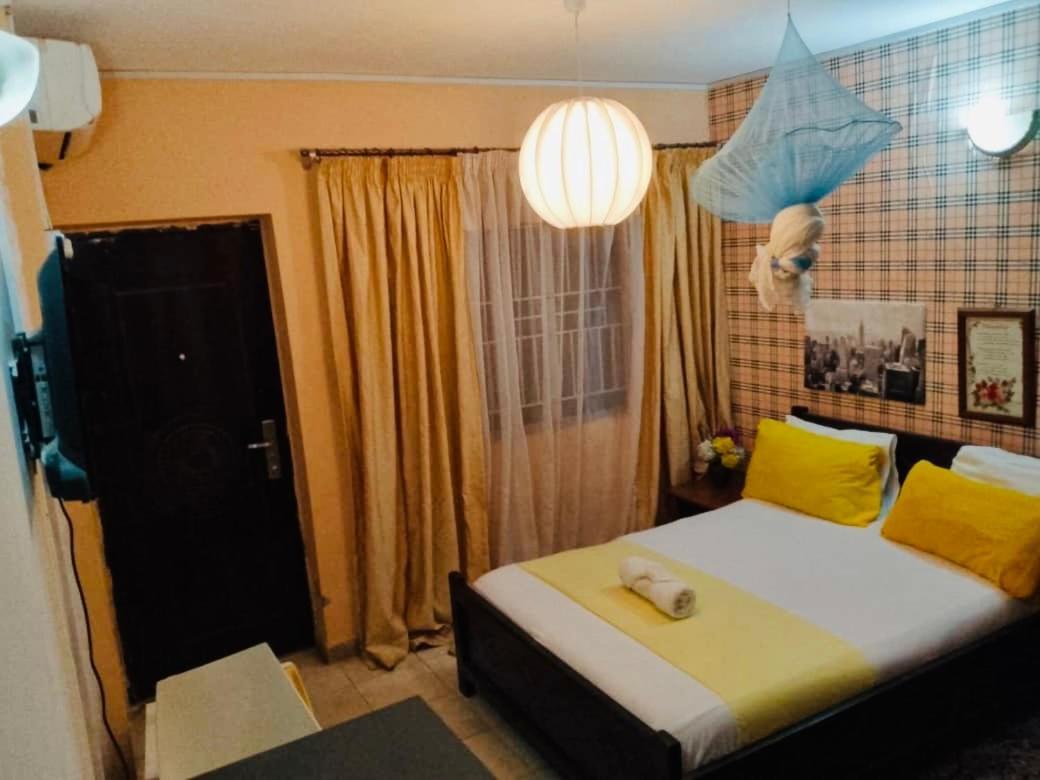 Zunox Guest House Freetown Exteriör bild