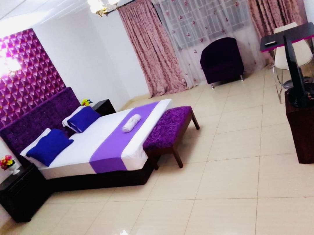 Zunox Guest House Freetown Exteriör bild