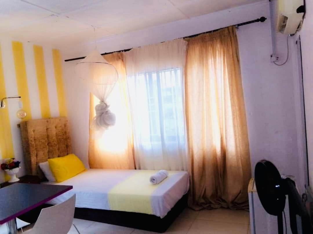 Zunox Guest House Freetown Exteriör bild