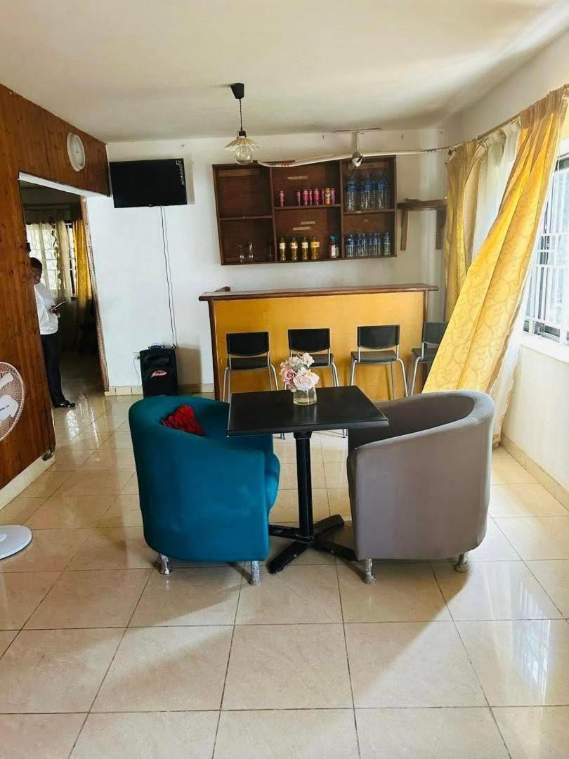 Zunox Guest House Freetown Exteriör bild
