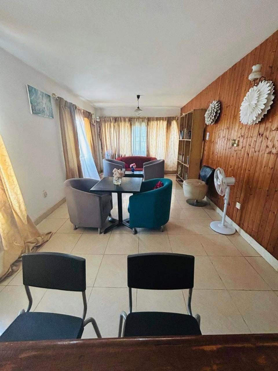 Zunox Guest House Freetown Exteriör bild