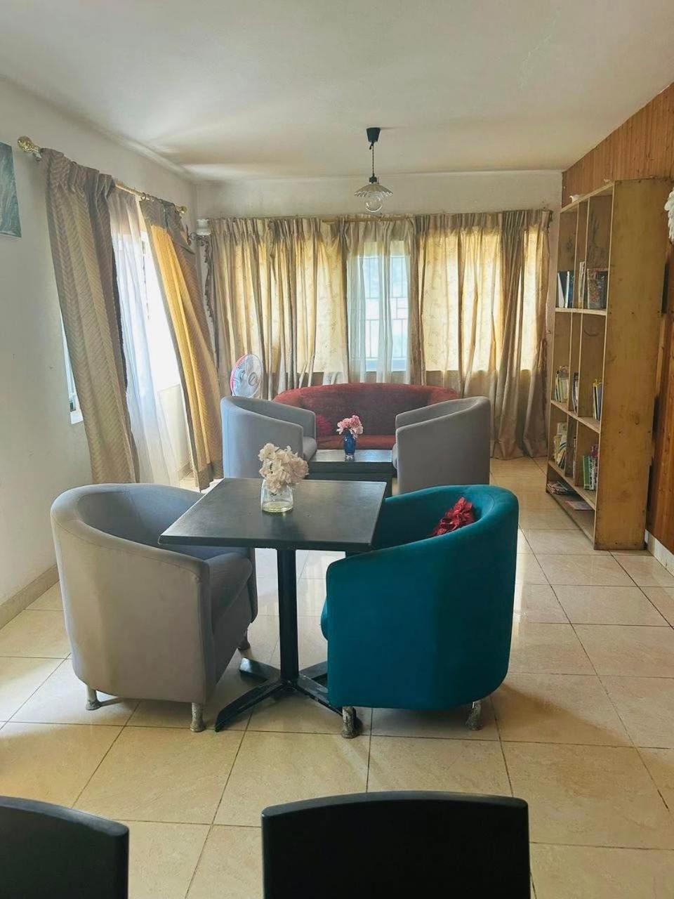 Zunox Guest House Freetown Exteriör bild