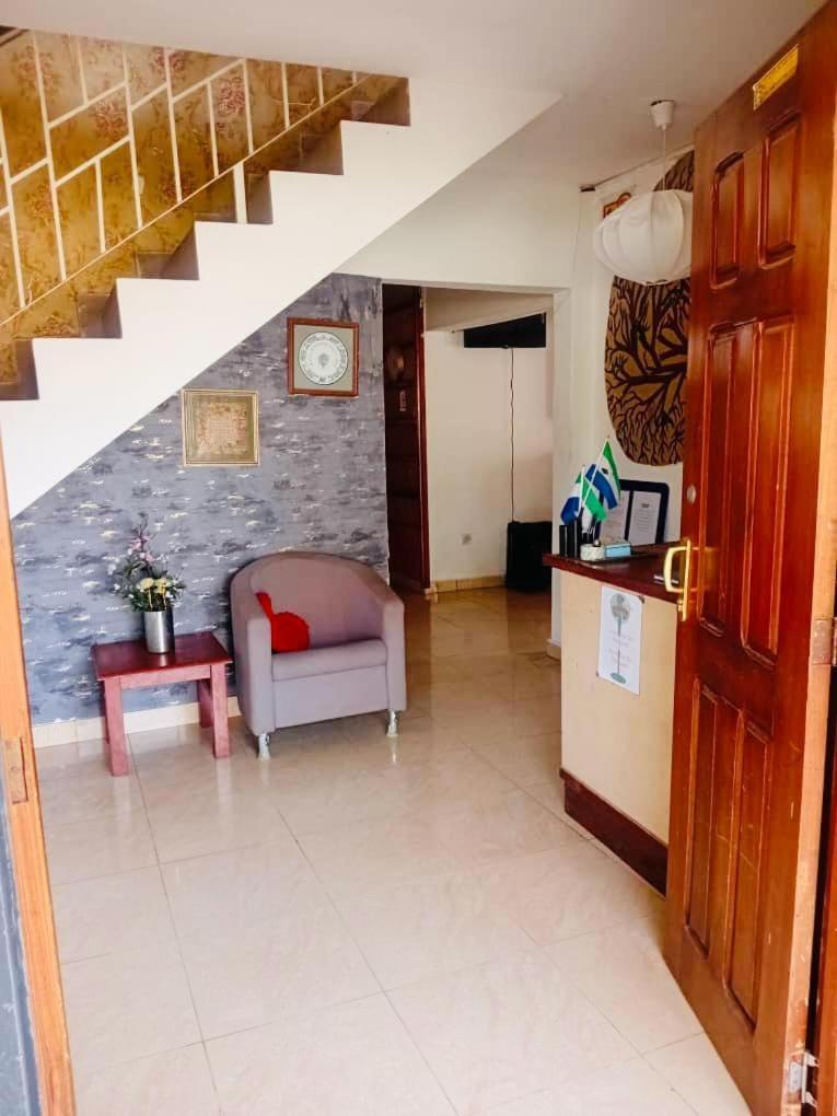 Zunox Guest House Freetown Exteriör bild