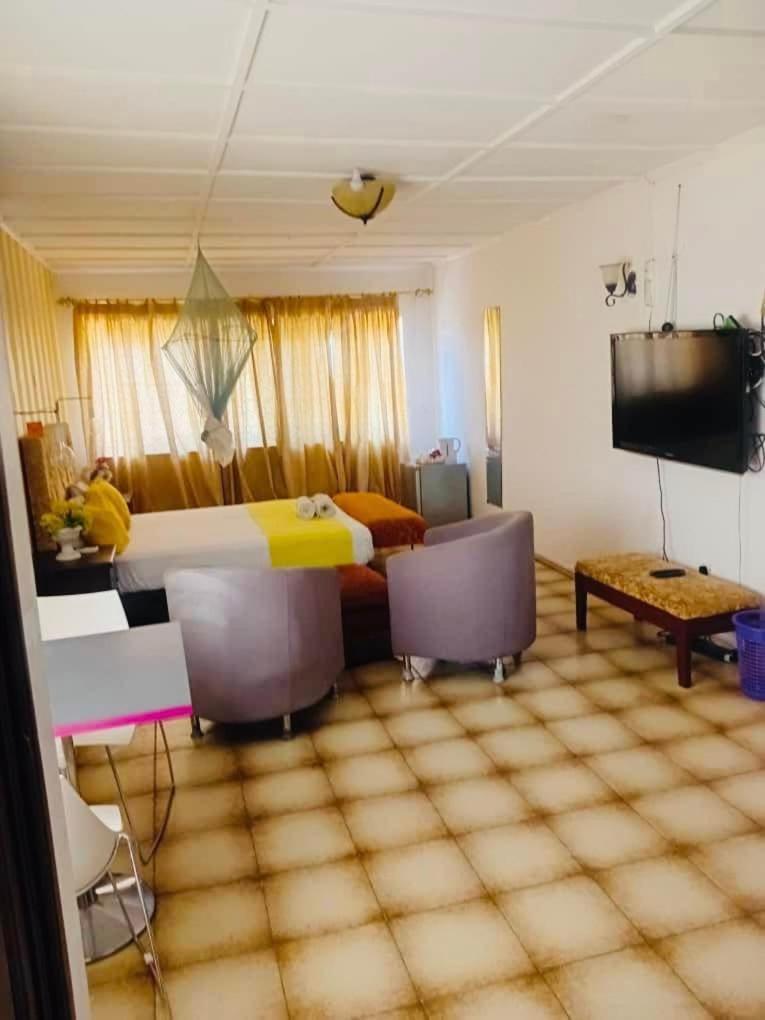 Zunox Guest House Freetown Exteriör bild