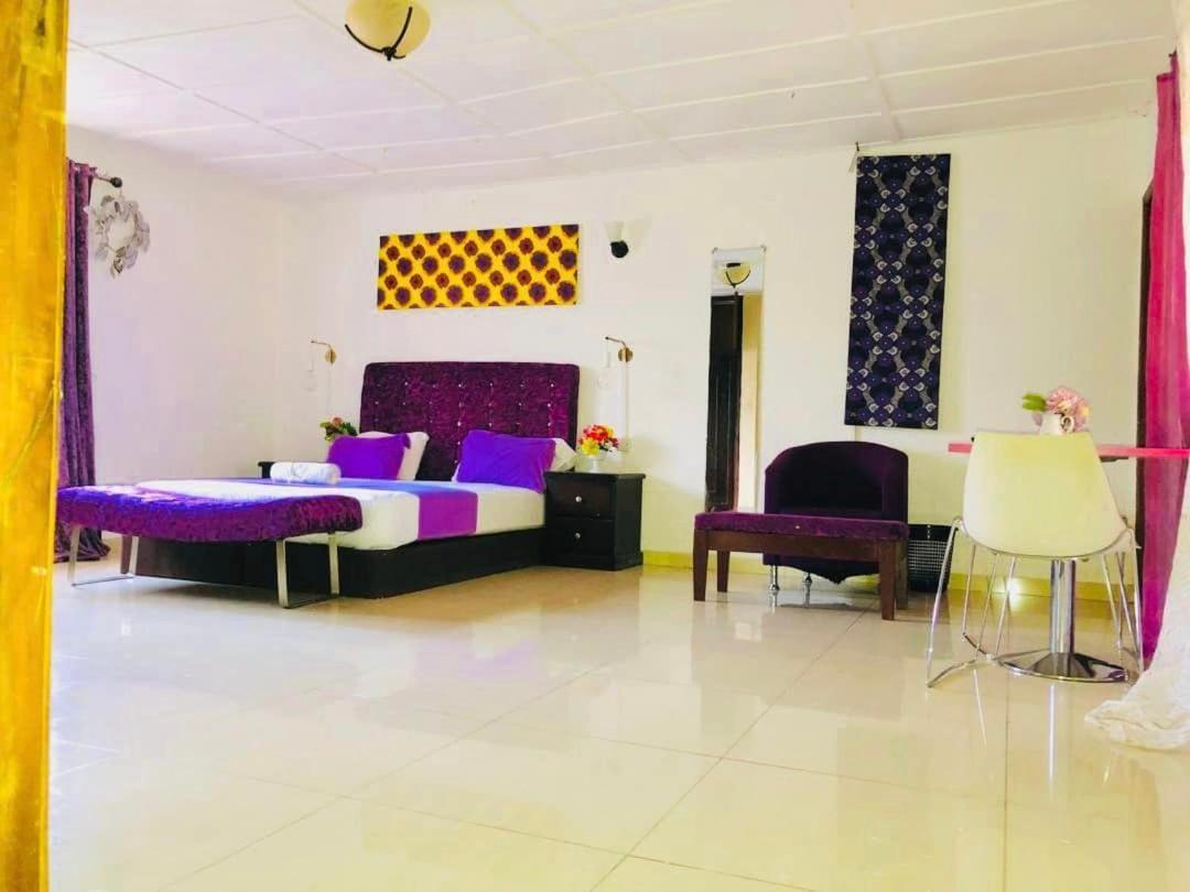 Zunox Guest House Freetown Exteriör bild